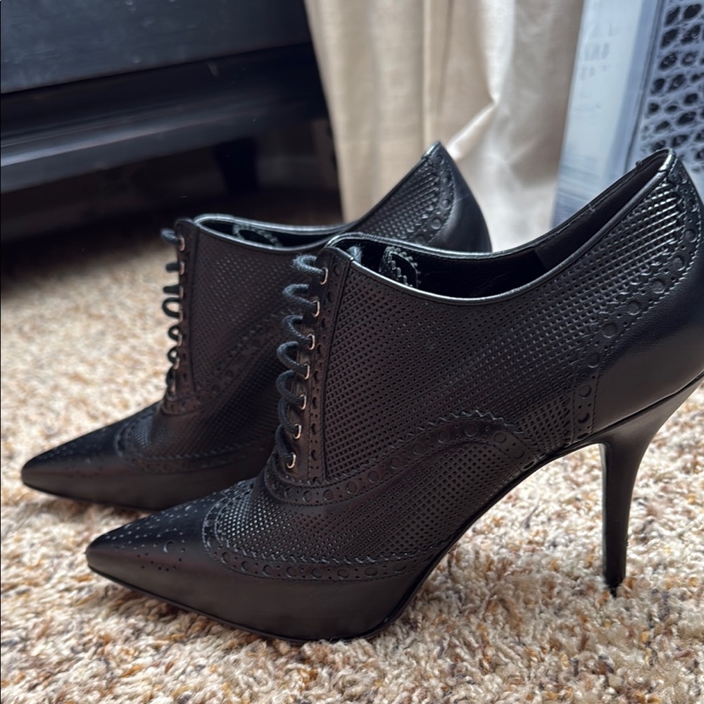 Gucci Women's Black Lace-Up Shoes - Picture 3 of 10